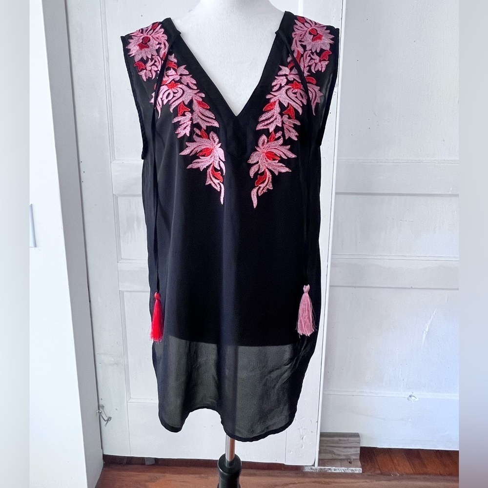 VICI REVERSIBLE EMBROIDERED TOP TASSELS SZ L LIGHTWEIGHT BOHO LAGENLOOK